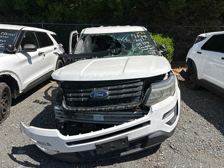 2017-ford-explorer-image-3