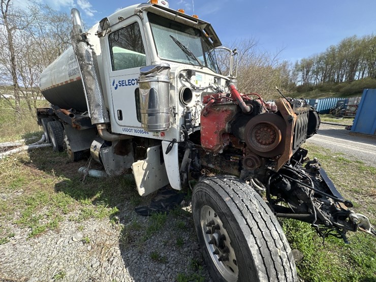2012-peterbilt-388-image-2