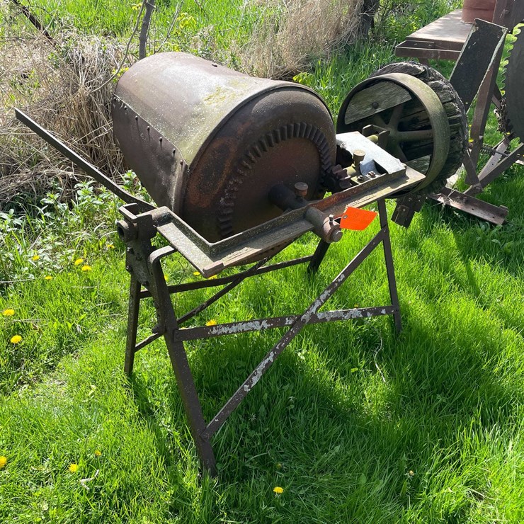 #5619 • Vintage Concrete Mixer