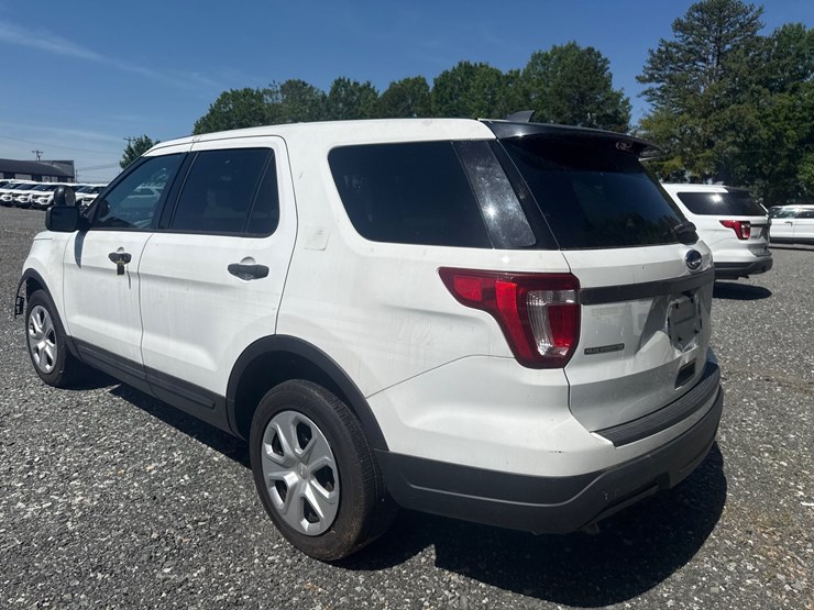 2019-ford-explorer-image-14