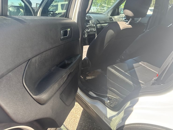 2019-ford-explorer-image-26