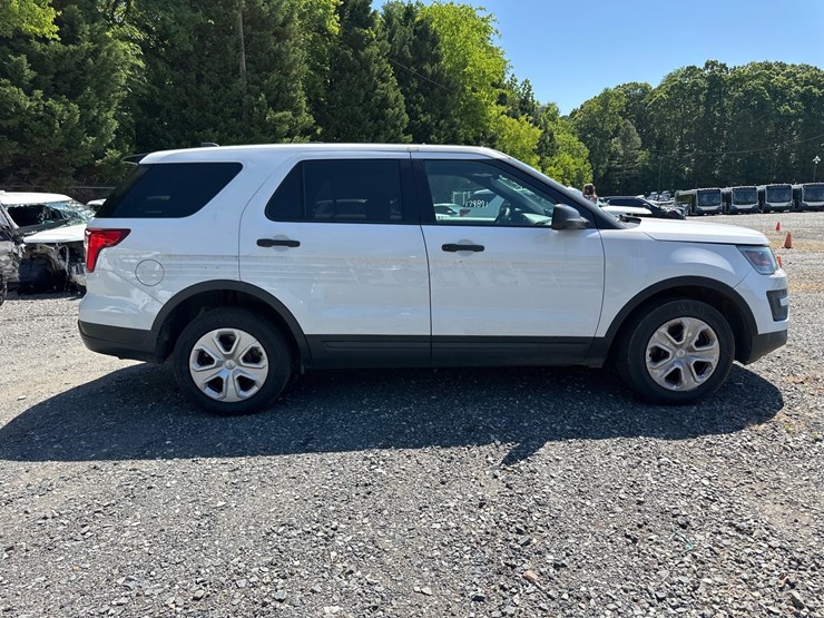 2019-ford-explorer-image-6