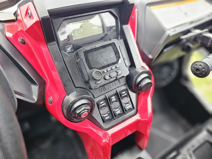 2021-honda-talon-4-image-12