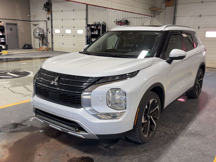 2024-mitsubishi-outlander-image-1