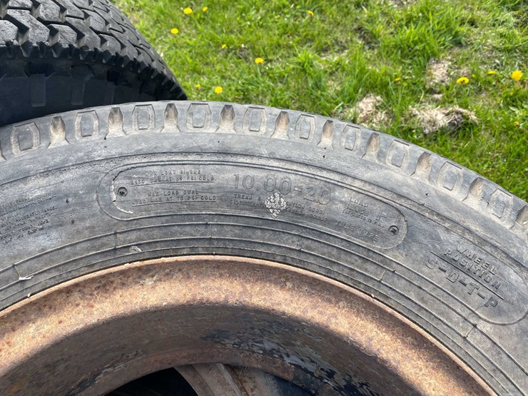 #5592-•-(4)-industrial-tires-image-6