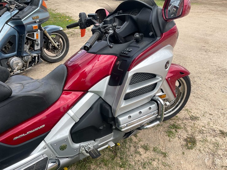 #5572-•-2012-honda-gold-wing-motorcycle-image-22