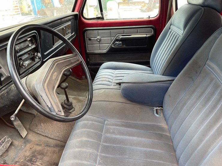 #5571-•-1979-ford-dually-with-modified-cab-image-32