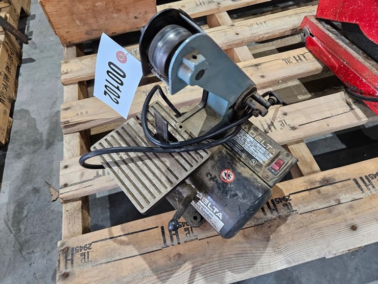#102-•-delta-31-050-1"-belt-sander-image-1