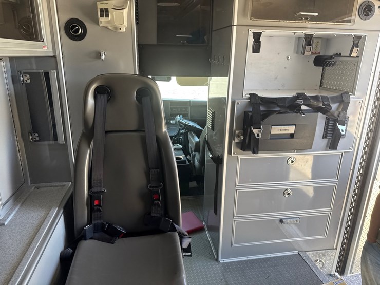 #9-•-2017-chevrolet-ambulance-4500-image-49