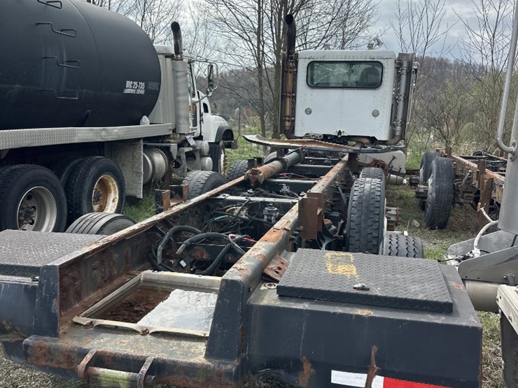 2013-peterbilt-388-image-3