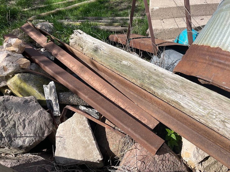 #5605-•-scrap-metal-image-17
