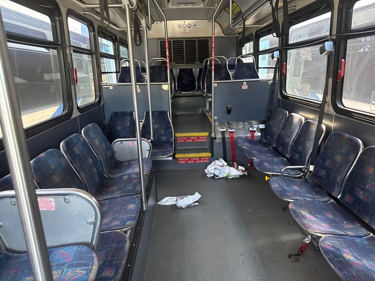 2012-gillig-low-floor-image-23