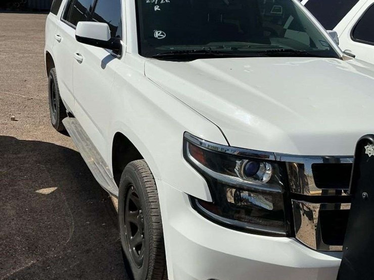 2016-chevrolet-tahoe-image-2