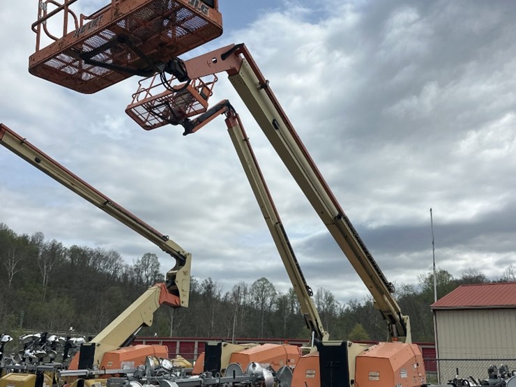2012-jlg-800a-image-1
