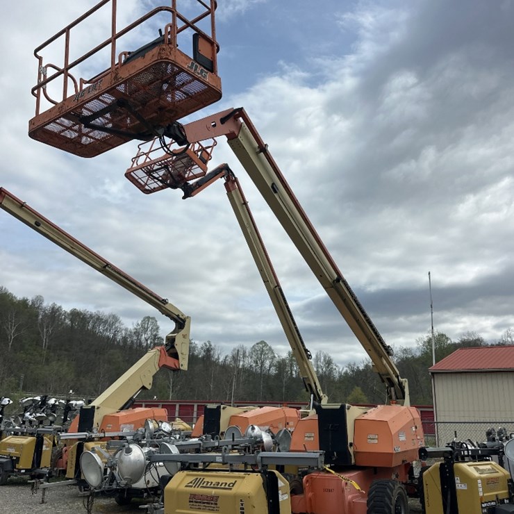 2012 JLG 800A