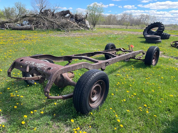 #5596-•-vintage-2-axle-car-frame-image-5