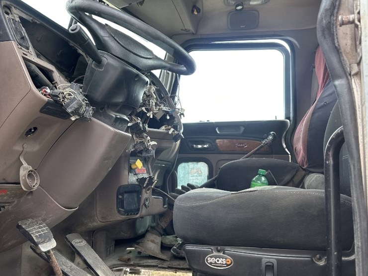 2012-peterbilt-388-image-4