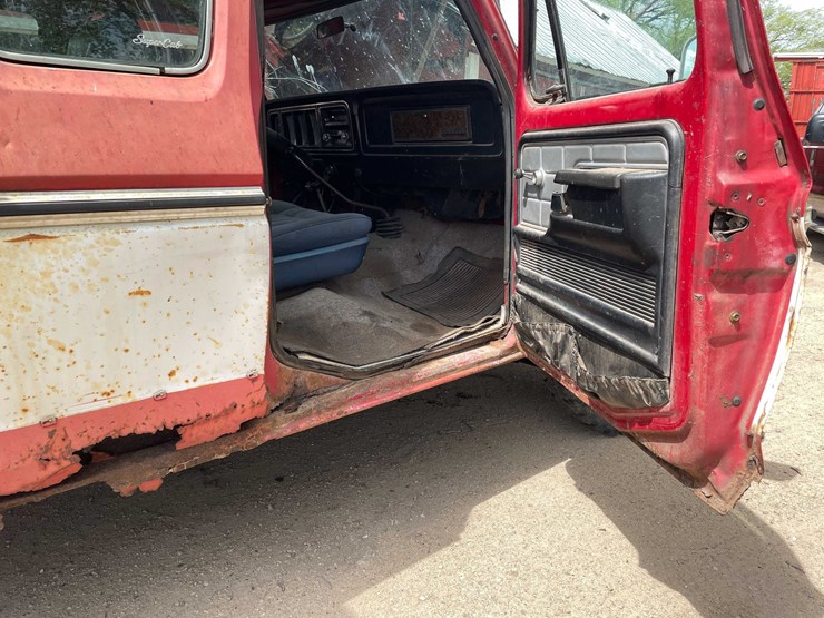 #5571-•-1979-ford-dually-with-modified-cab-image-34