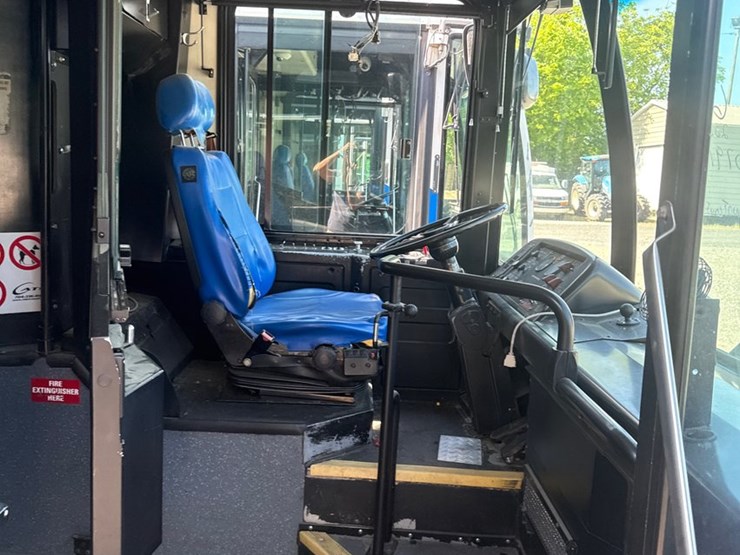 2007-gillig-low-floor-image-23