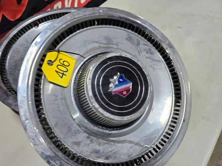 #406-•-mercury-sedan-hub-caps-image-4