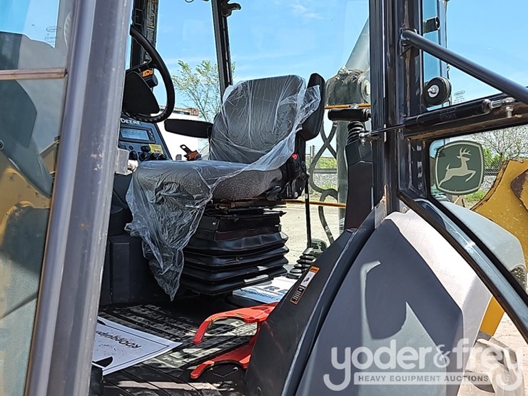 2018-deere-310sl-image-35