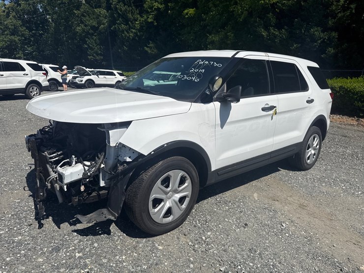 2019-ford-explorer-image-3