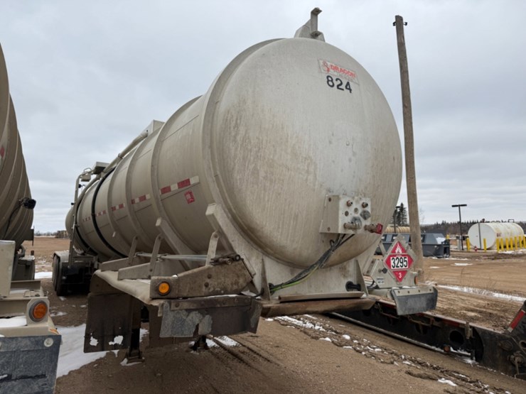 2011-dragon-4-axle-crude-trailer-image-2