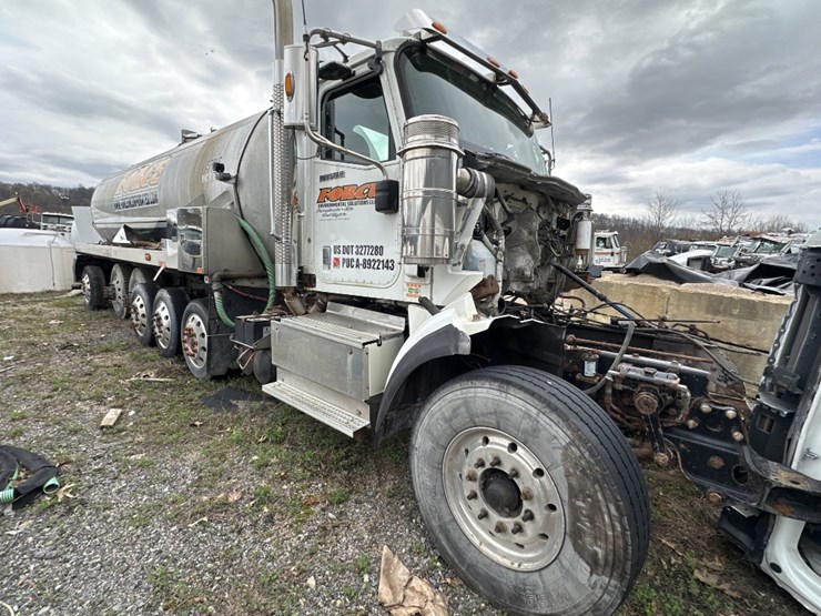2014-international-paystar-5900i-image-2