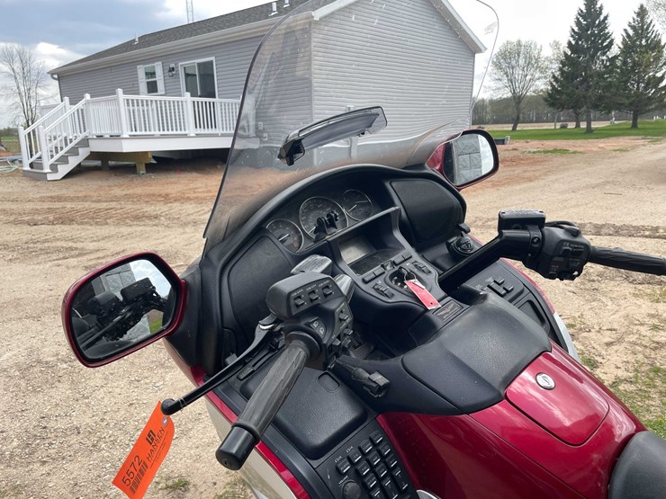 #5572-•-2012-honda-gold-wing-motorcycle-image-28