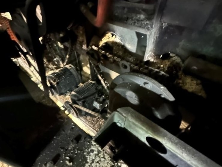 crosby-8inch-x-48inch-top-arbor-thin-kerf-gang-saw-with-5-x-18ft-infeed-powered-rolls,-cant-position-image-7