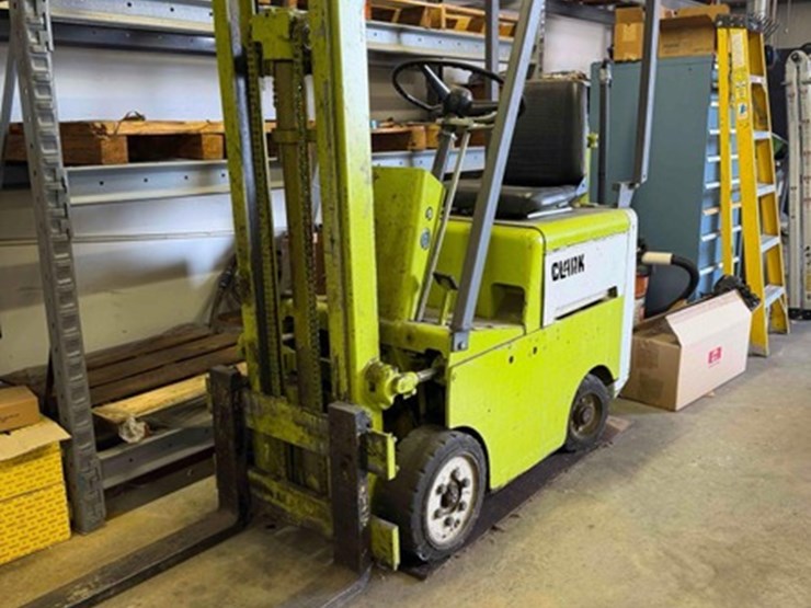 clark-propane-forklift-cf25-image-1