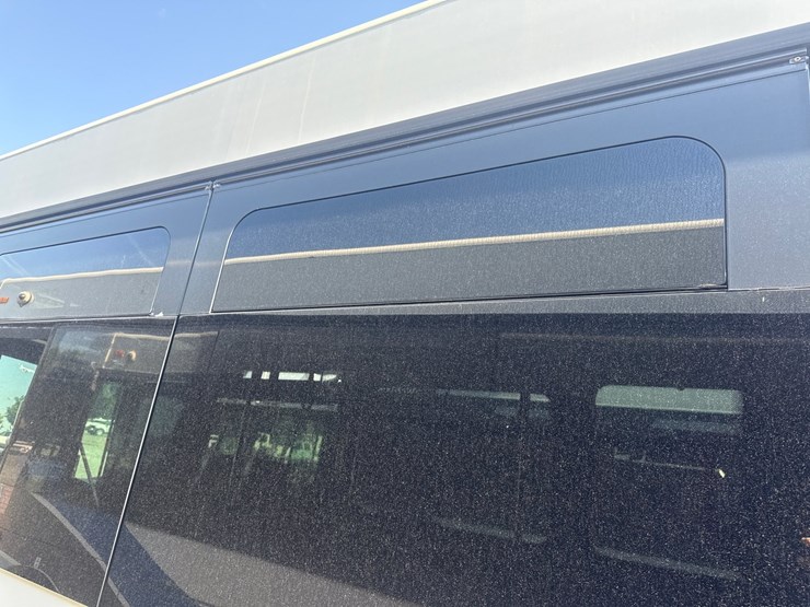 2007-gillig-low-floor-image-11
