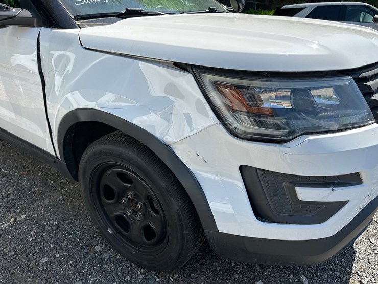 2019-ford-explorer-image-10