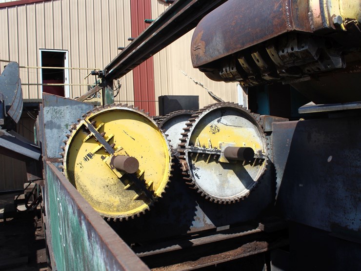 c&l-42"-rosser-head-debarker-w/-50hp-motor-w/6'x8'-stand-a-lone-control-cab-w/-catwalk-&-steps-w/-controls-w/-heavy-duty-motors-on-bull-wheels-image-12
