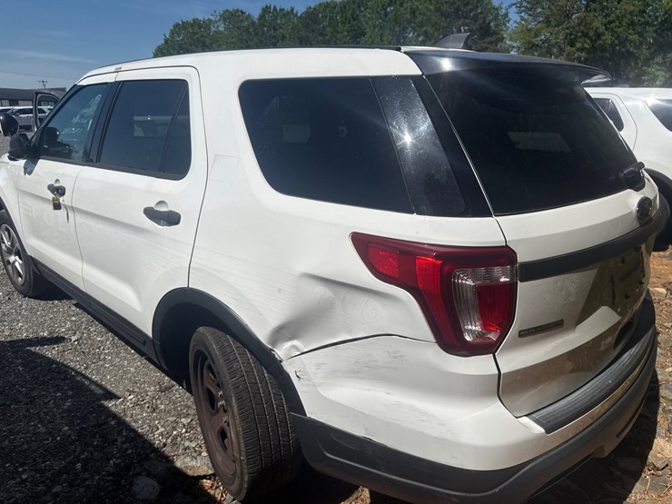 2019-ford-explorer-image-13