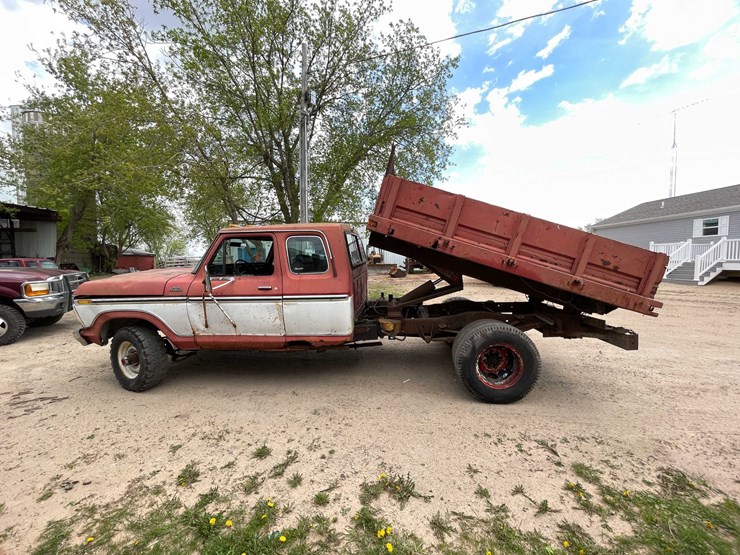 #5571-•-1979-ford-dually-with-modified-cab-image-8