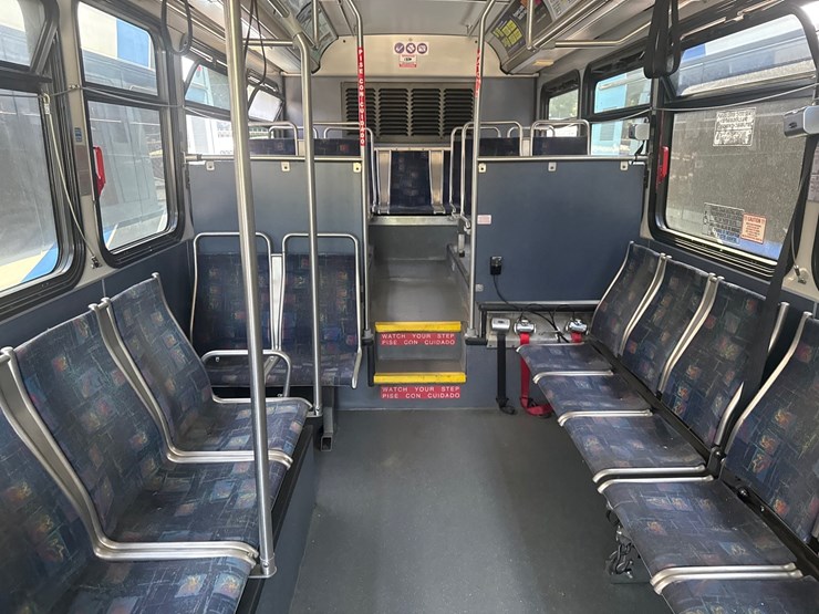 2007-gillig-low-floor-image-22