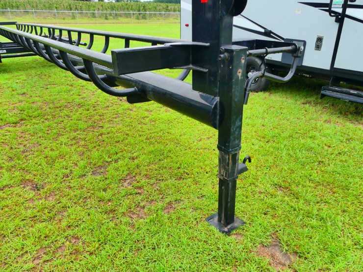 hay-toter-goosneck-hay-trailer-image-3