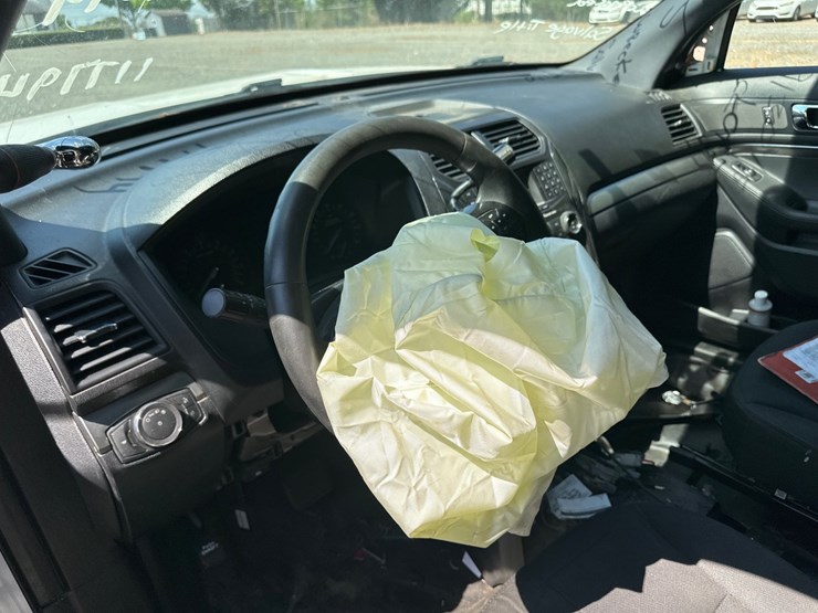 2019-ford-explorer-image-24
