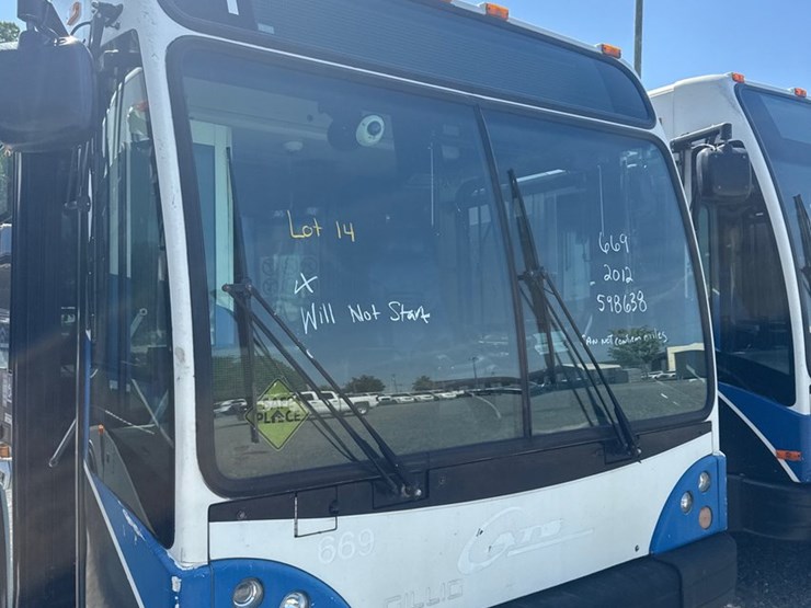 2012-gillig-low-floor-image-1