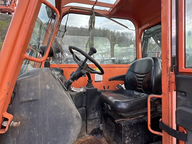 2012-jlg-g12-55a-image-8