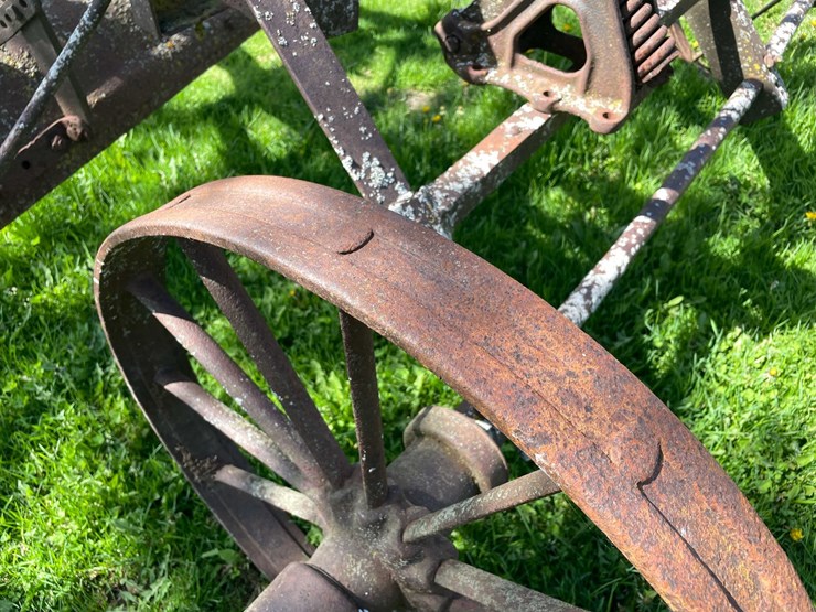 #5621-•-antique-adjustable-height-and-angle-pull-behind-road-grader-image-29