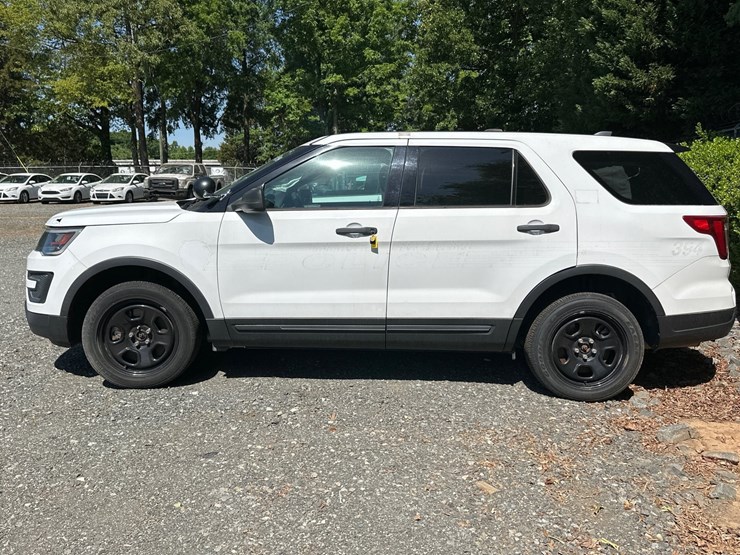 2019-ford-explorer-image-4
