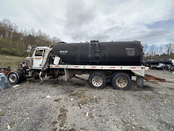 2012-peterbilt-388-image-7