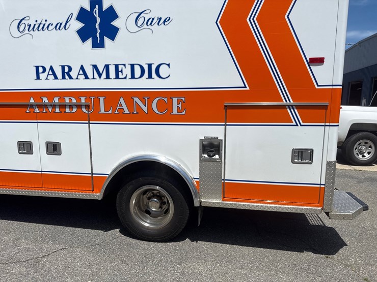 #9-•-2017-chevrolet-ambulance-4500-image-19