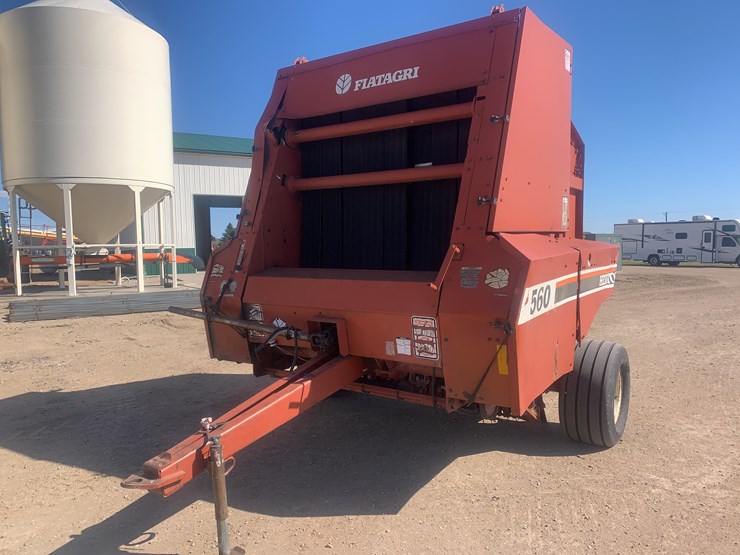hesston-560-image-1