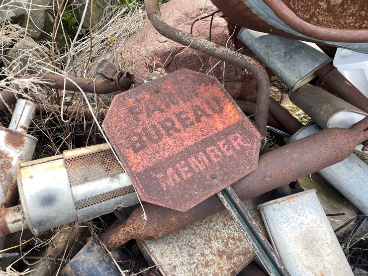 #5605-•-scrap-metal-image-11