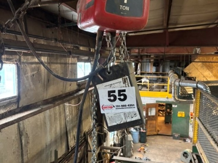 dayton-1-ton-electric-chain-hoist-image-2