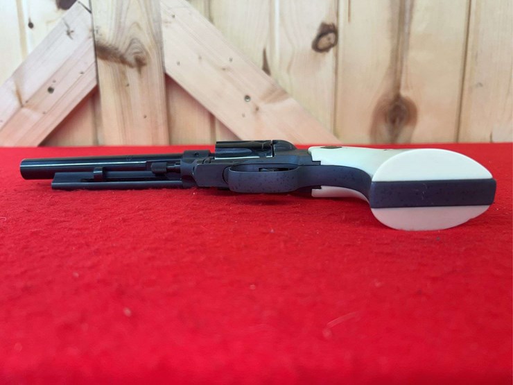 high-standard-double-nine-revolver-.22-caliber-image-7
