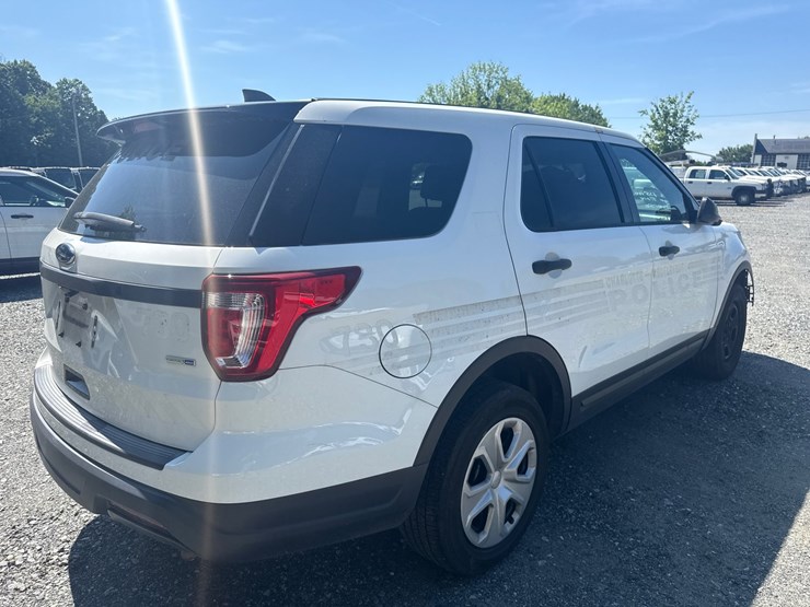 2019-ford-explorer-image-11